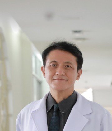 Assoc. Prof. Dr. Sunyarn Niempoog - Hand and Microsurgery Specialist in Bangkok, Thailand | Satyug Healthcare