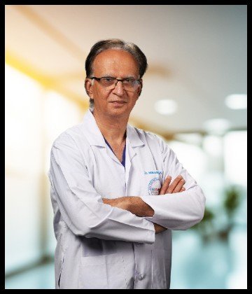 Dr. Hemang Bakshi is Uro-Oncologist & Robotic Surgeon at HCG Aastha Cancer Centre, Sola, Ahmedabad